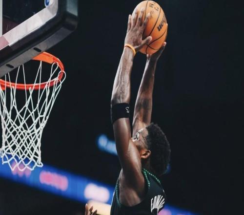 喬丹：我很欣賞愛德華茲的熱情，他需要繼續(xù)提高并取得成功