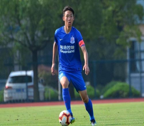 斯盧茨基堅(jiān)持重用的中后衛(wèi)金順凱！本輪中超終于爆發(fā)，贏得認(rèn)可