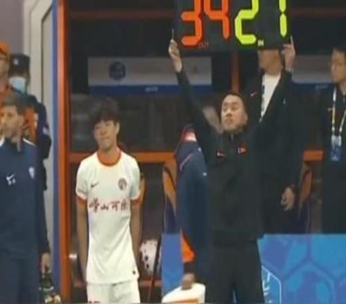 體壇評鄺兆鐳中超首秀：其展現(xiàn)出超越年齡的球商與視野