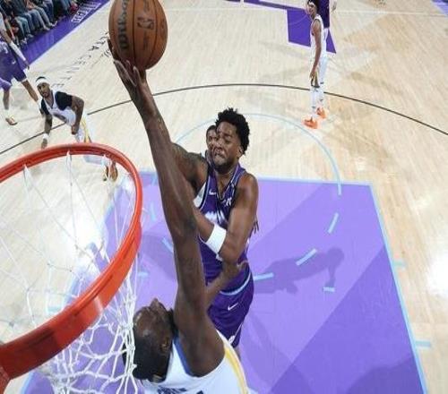 森薩鮑21分欣森射落關鍵三分爵士主場險勝勇士