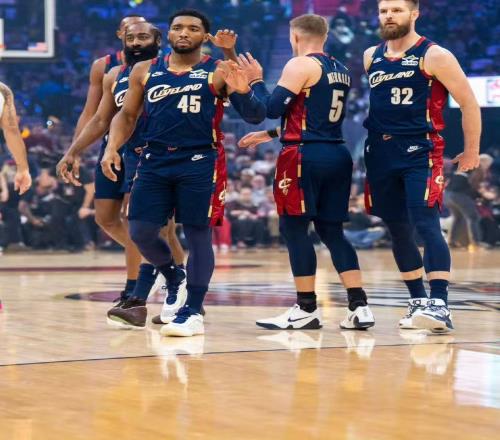 14分大勝，騎士隊掀翻76人！哈登再創(chuàng)里程碑，打破30000分不遠了