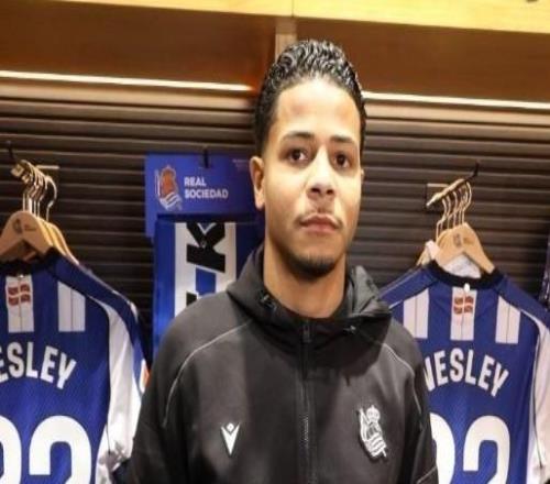 租借加盟皇家社會后，韋斯利已經(jīng)枯坐板凳一個月