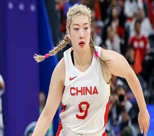 宮魯鳴動真格了，女籃大換血，3人上桌，2人下桌，楊舒予李夢在列