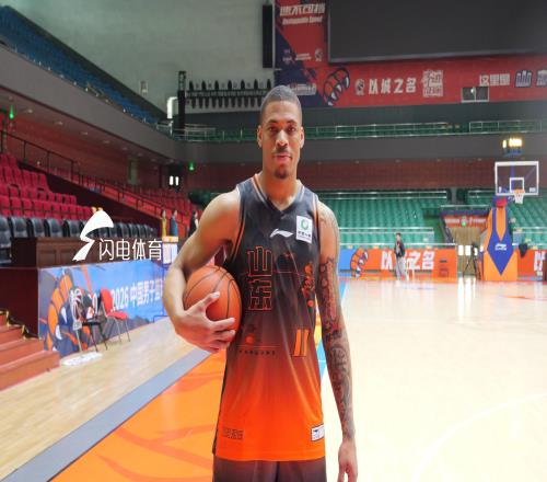 山東高速主場(chǎng)迎戰(zhàn)江蘇，新外援今晚將迎首秀，邱彪透露瓊斯傷情