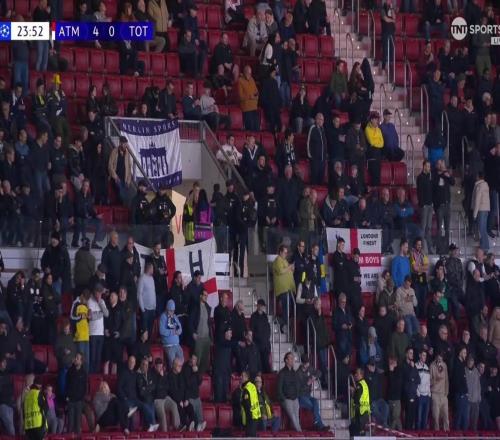 22分鐘內連丟4球，開場25分鐘大量熱刺球迷就已經離場