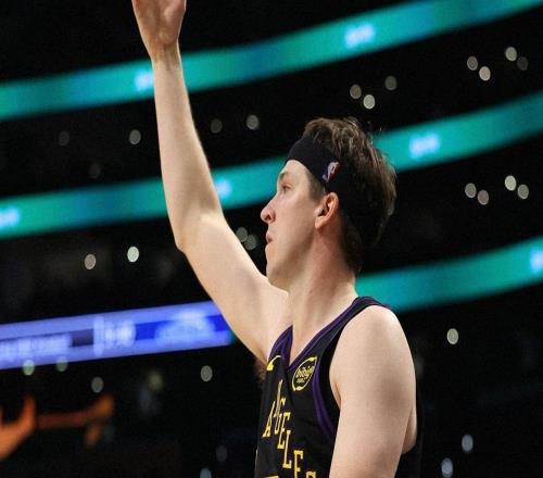 太強(qiáng)！東契奇里夫斯合砍62分，湖人升西部第4！詹姆斯成短板