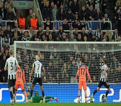 巴塞羅那11紐卡斯?fàn)杹嗰R爾補時絕平