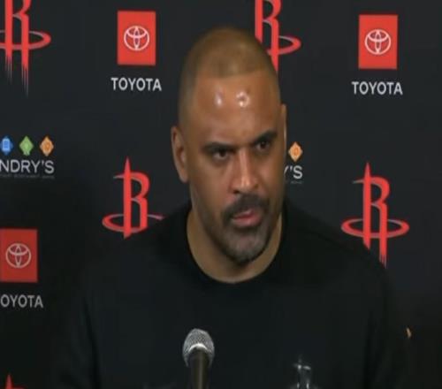 烏度卡：三分命中率太低導(dǎo)致士氣低落，防守不錯(cuò)但失誤有點(diǎn)多