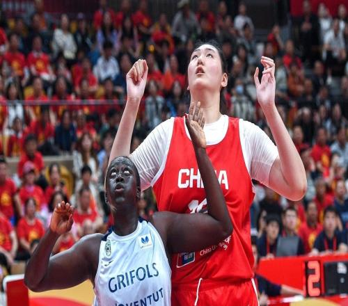 29歲！沒組織沒進(jìn)攻，上場就是4打5，球迷：她怎么進(jìn)的中國女籃