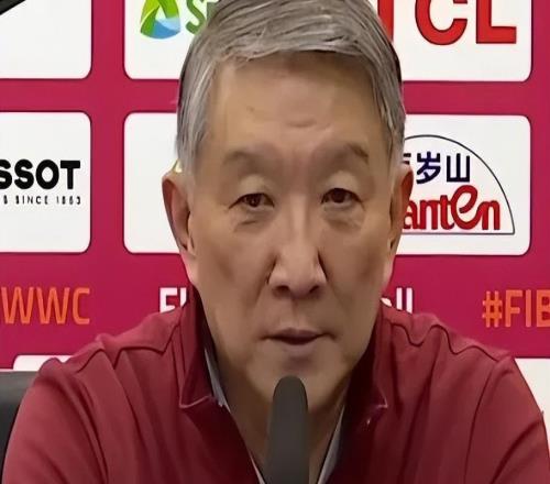 勝馬里發(fā)布會(huì)！宮魯鳴不滿比賽，談內(nèi)線搭配，展望比利時(shí)強(qiáng)調(diào)學(xué)習(xí)