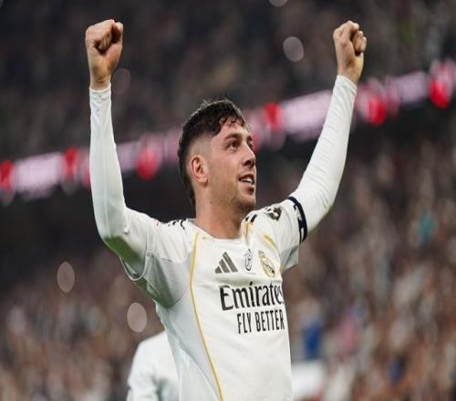 皇馬苦尋多年的右路“新貝爾”已在陣中巴爾韋德半場(chǎng)戴帽打爆曼城