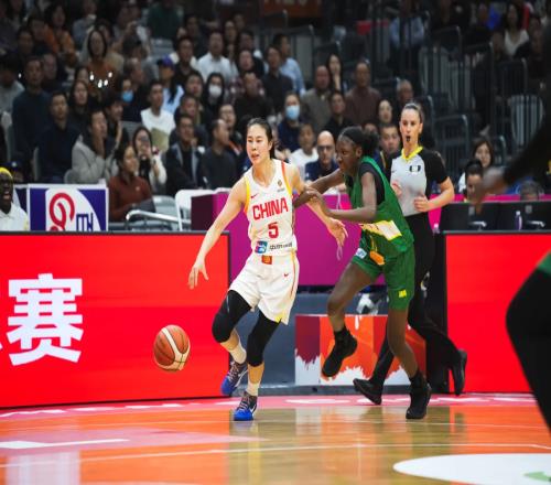 在場贏14分！中國女籃30歲王牌再立功：聯(lián)手李月汝韓旭定軍心