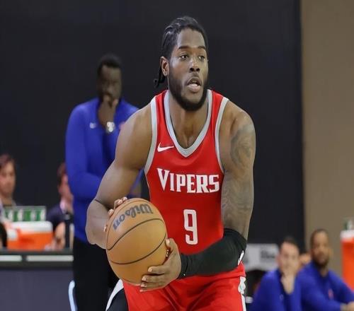 太離譜了！火箭二隊鋒線大閘的三分命中率還在不斷下滑