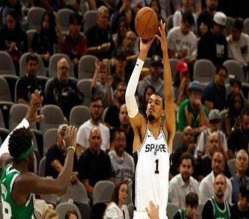 ?？怂梗壕G軍居然沉退防文班突破回傳就是空位