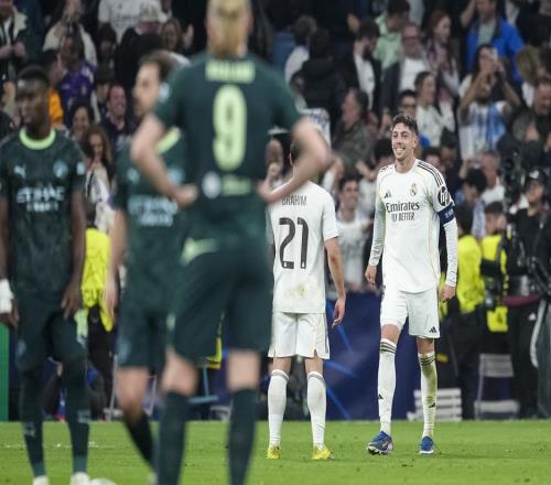 無愧隊(duì)長(zhǎng)！皇馬1.2億巨星半場(chǎng)戴帽打懵曼城獲10分+連創(chuàng)歐冠3紀(jì)錄