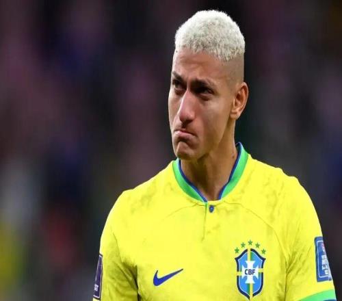 23歲生日前，出身門將世家的他收到了足以毀掉職業(yè)生涯的“禮物”