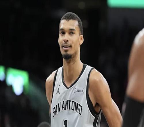 隊(duì)記：文班亞馬右腳踝酸痛，明日對(duì)陣丹佛掘金出戰(zhàn)成疑