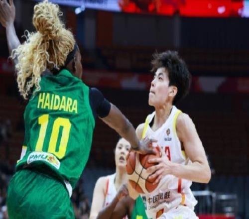 首秀砍大號兩雙！李月汝已是世界級中鋒，中國女籃開門紅