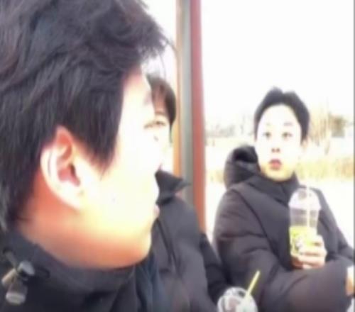 Smeb：Deft沒(méi)說(shuō)過(guò)他在部隊(duì)前租了房練習(xí)LOL，是我說(shuō)出來(lái)了