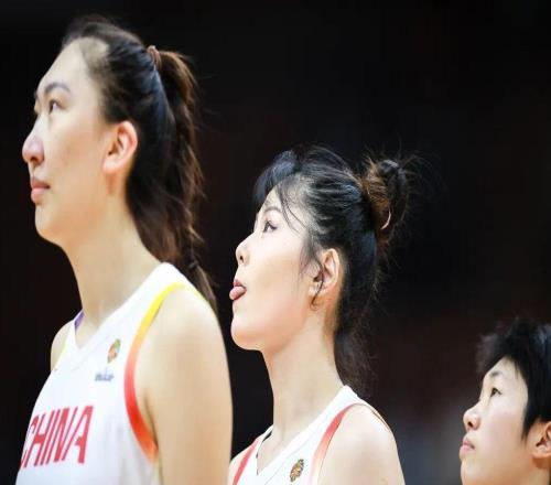 “雙塔奇兵”打崩對(duì)手！中國(guó)女籃首戰(zhàn)輕取馬里