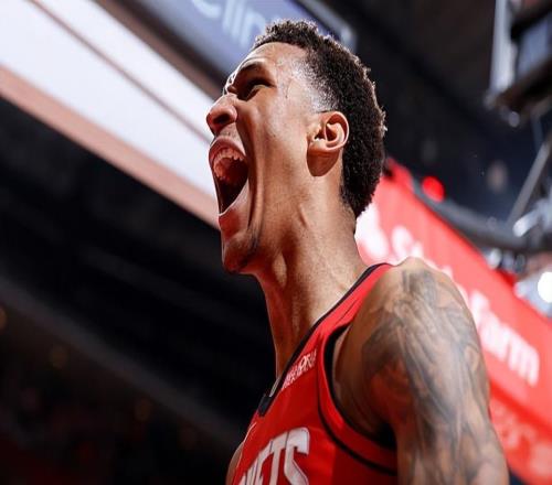 不容易！火箭3D鋒線新星終于打出了一場(chǎng)攻守兼?zhèn)涞娜苄捅荣? loading=