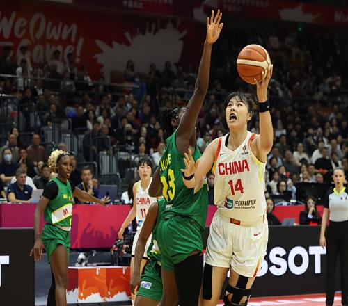 又美又能打！李月汝歸來(lái)轟21+11，中國(guó)女籃三大中鋒閃耀無(wú)解