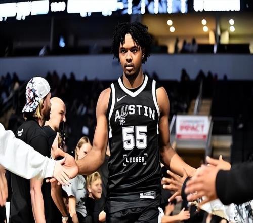 面對火箭二隊打出全能型表現(xiàn)，馬刺鋒線新星也是很有特點的球員