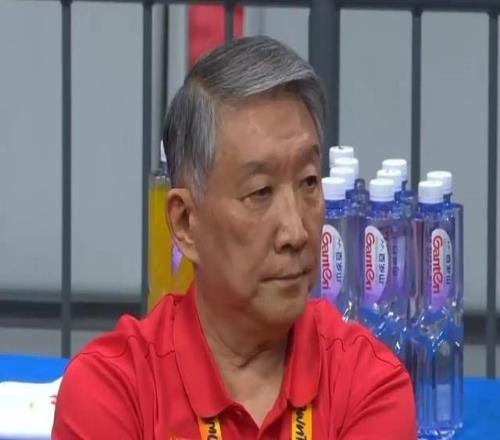 失誤多三分差，中國(guó)女籃半場(chǎng)落后比利時(shí)14分，張子宇得分全隊(duì)最高