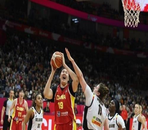 張子宇成年國家隊(duì)首次轟20+11創(chuàng)新高第三節(jié)連吃進(jìn)攻犯規(guī)惹爭議