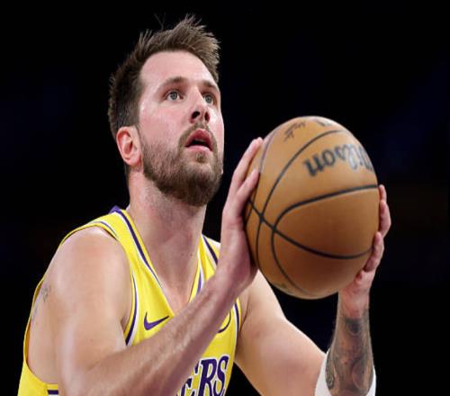 東契奇單場(chǎng)51分創(chuàng)6大神跡：比肩科比！賽后：球隊(duì)朝正確方向前進(jìn)