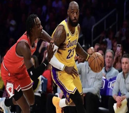 詹姆斯：東里持球我就努力搶板、接球，為球隊我愿做任何犧牲