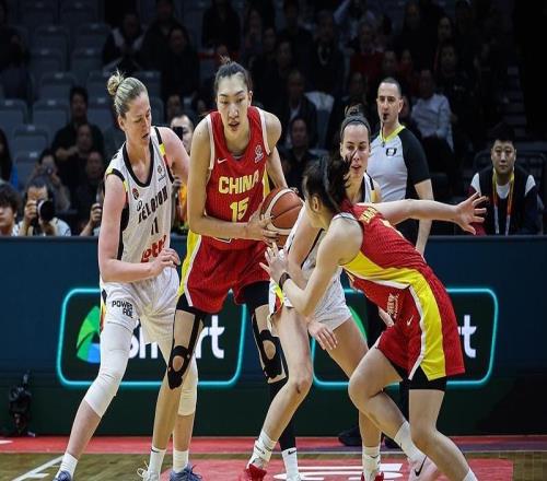 中國女籃向比利時隊“交學(xué)費”，張子宇獨攬20分成唯一亮點