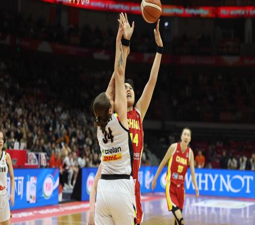 找找狀態(tài)！韓旭和李月汝半場(chǎng)合計(jì)13投1中拿2分