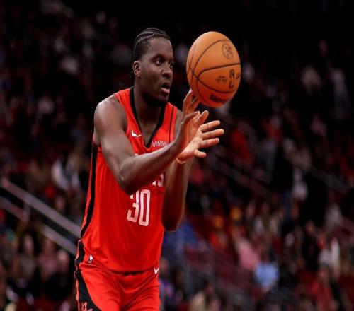 2場37分鐘，狂攬12個前場籃板！火箭第3中鋒太霸氣，忘了亞當斯吧