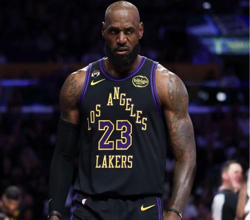 東契奇狂砍51+10+9！湖人142130公牛，老詹復(fù)出18+7！