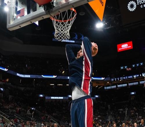 20分逆轉(zhuǎn)！約基奇31分20板12助攻掘金擊敗馬刺，卡斯爾三雙徒勞