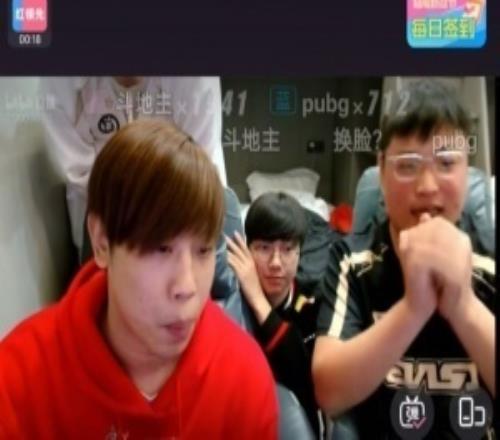一屏三至尊！B站直播驚現(xiàn)高仿五五開(kāi)、Uzi、Faker三人同屏