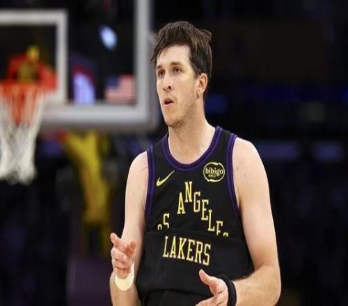 曝湖人計(jì)劃在今年夏天為里夫斯提供一份5年2.4億美元的合同