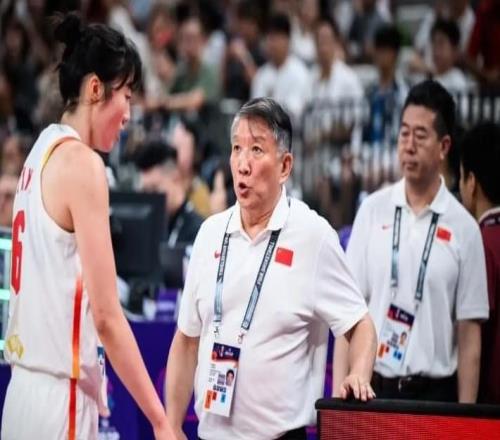 女籃15分慘敗后再遭打擊一個扎心現(xiàn)實太可怕了：宮魯鳴真沒招了