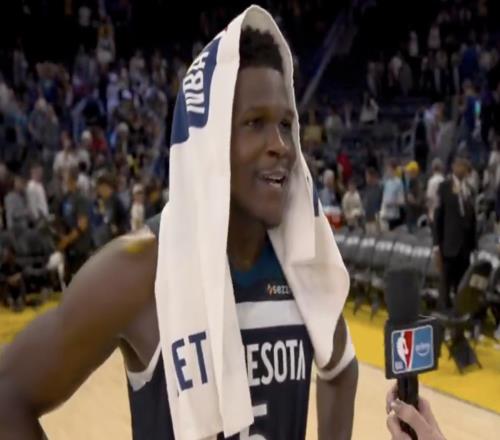 愛德華茲：朋友說我整天都在網(wǎng)上瞎扯，比賽中還是能拿40分