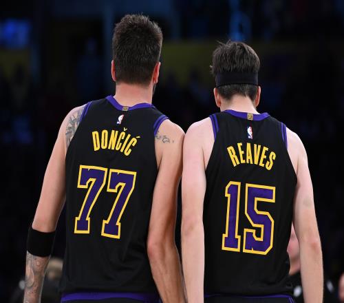 里夫斯談東契奇的垃圾話總是讓人困惑因為他從不說英語_NBA直播