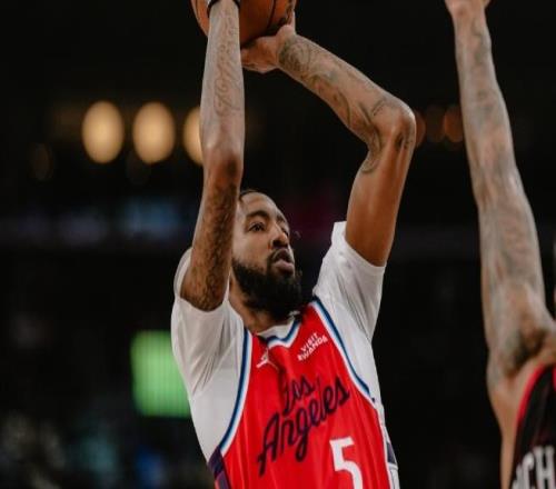 小卡28+4+3創(chuàng)生涯新高，吉迪三雙難救主，快船復仇公牛奪4連勝