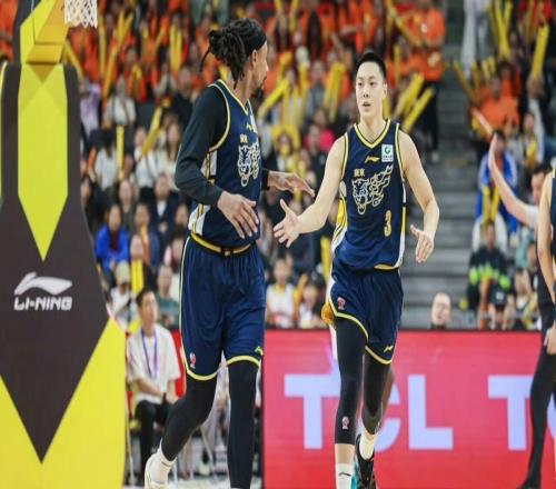 4分險(xiǎn)勝！廣東拒絕4連??！3外援63+13大爆發(fā)，徐杰4+6持續(xù)低迷