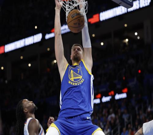 雪上加霜！勇士慘敗后迎魔鬼賽程，球隊(duì)明星中鋒得知對手后懵了！