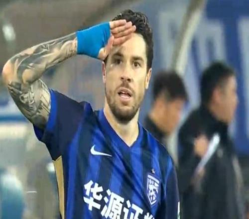 武漢三鎮(zhèn)6分鐘兩球！阿利米李昂遭戲耍，媒體人：這球踢成奶奶樣