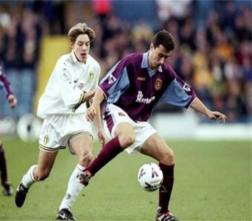 自毀諾言投奔曼聯(lián)，還能贏得利物浦球迷的掌聲，大英悍將是真漢子