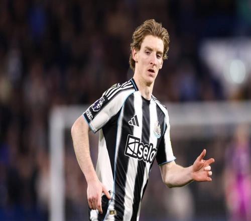 戈登谈进球:切尔西在打人盯人,所以我们知道可以打他们身后