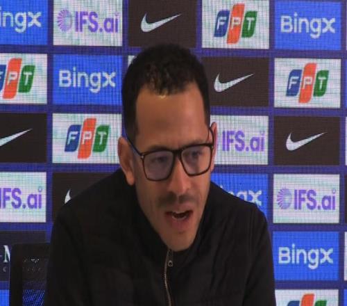 球員圍圈時(shí)裁判站在中間羅塞尼爾：我會(huì)找PGMOL弄清楚