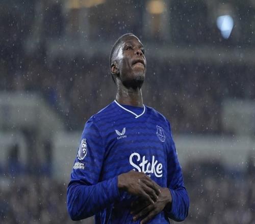 埃弗頓巴里：我朋友在酋長球場遇襲，阿森納保安護送下才離開