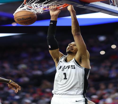 文班表示上次輸給黃蜂自己承擔(dān)很大責(zé)任今天我們?cè)诠シ纼煞矫娑枷拗屏藢?duì)手_NBA直播